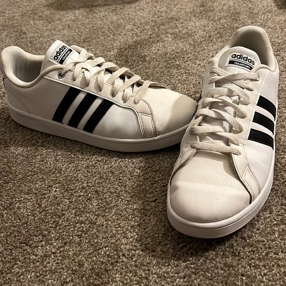 White Adidas Superstar - Picture 1 of 2